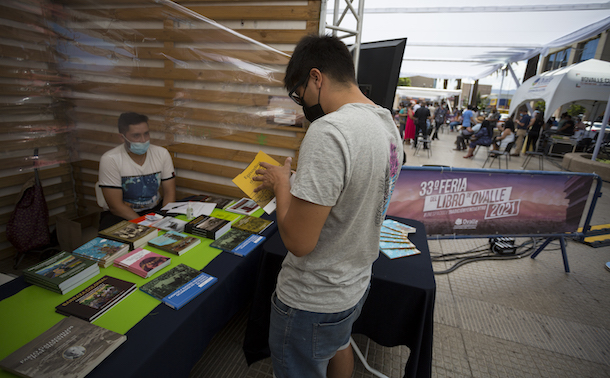 Feria del libro de Ovalle continúa con éxito presencial y virtual
