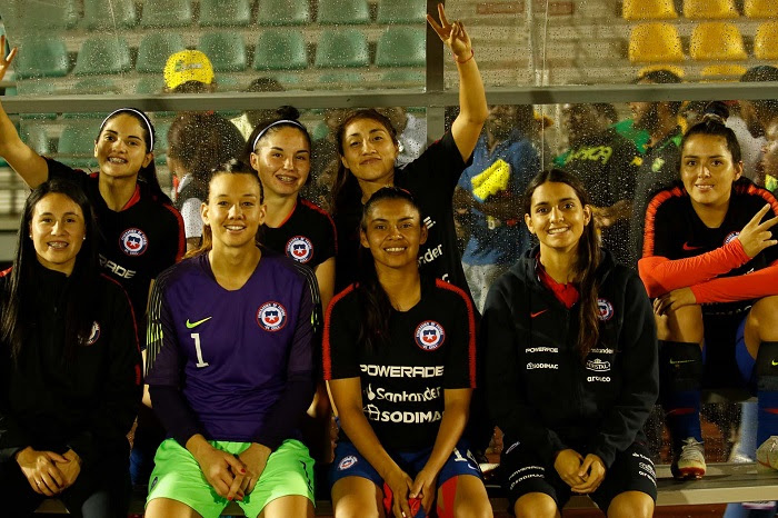 En FICIQQ conversatorios online gratuitos Claudia Huaiquimilla y las seleccionadas nacionales de fútbol