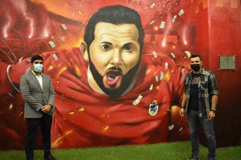 Con Mauricio Salazar a la cabeza: mural rescata identidad de Deportes La Serena en el Estadio La Portada