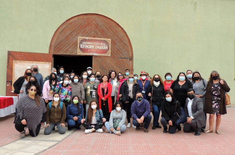 Con masiva presencia femenina cierran “Escuela de Gestión Cultural Comunitaria” en Caldera