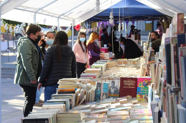 Monte Patria inaugura su Primera Feria del Libro