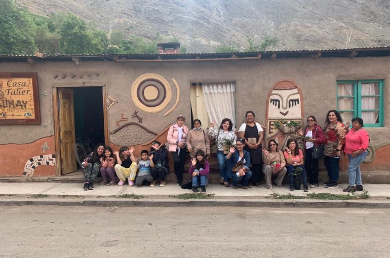<strong>Mujeres de Copiapó recibieron conocimientos de artesanía por destacadas exponentes del Valle del Huasco</strong>