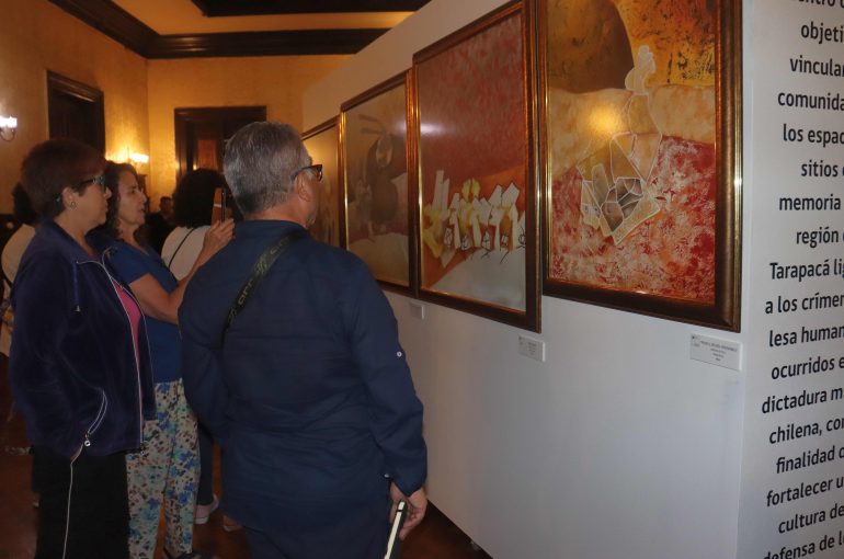 Región de Tarapacá: Con exposición pictórica inspirada en la fosa de Pisagua cierran el mes de los Derechos Humanos