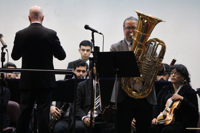 Concierto OSULS cautivó al público con interpretación del tubista Patricio Cosentino y la dirección de David Handel