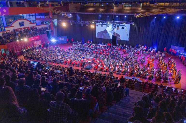 Más de dos mil personas ovacionaron concierto en homenaje a Jorge Peña Hen en La Serena