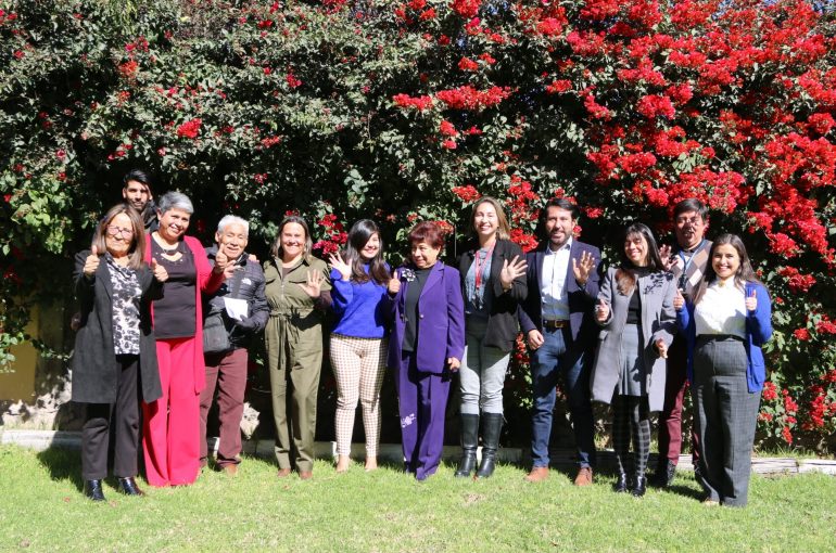 Iniciativa Tejiendo Memorias busca relevar rol de las mujeres durante el golpe militar y la dictadura  