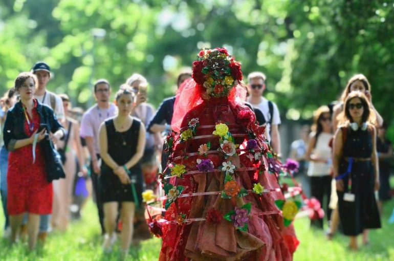 Artista Tarapaqueña tuvo activa participación en la XV Cuadrienal de diseño y Espacio Escénico de Praga