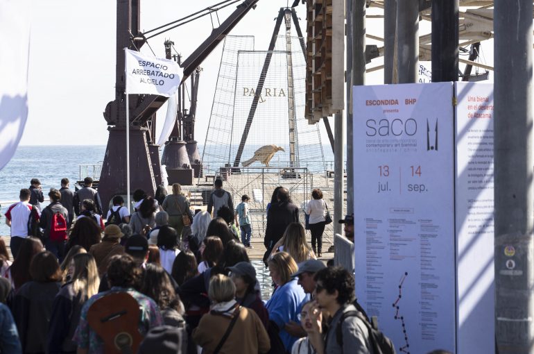 Artista uruguayo deconstruye tradicional monumento antofagastino para la Bienal SACO1.1 Golpe