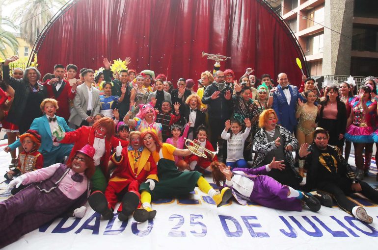 Autoridades del Ministerio de las Culturas encabezan conmemoración del Día Nacional del Circo en el GAM y entregan reconocimientos a artistas