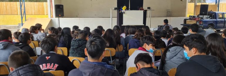 Estudiantes de localidad de El Tránsito aprenden de astronomía y ecología con obra de marionetas