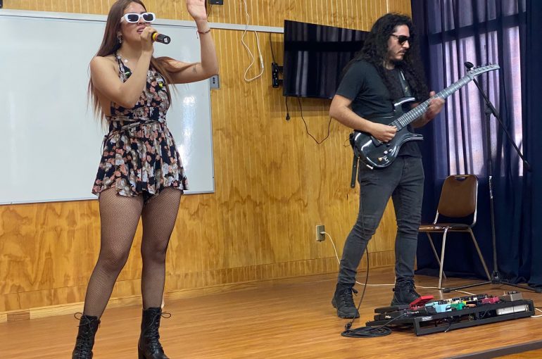 Con estudiantes del liceo Marta Narea Díaz y cantante urbana Effy Flo comenzó en Antofagasta Programa de Apreciación de la Música Nacional