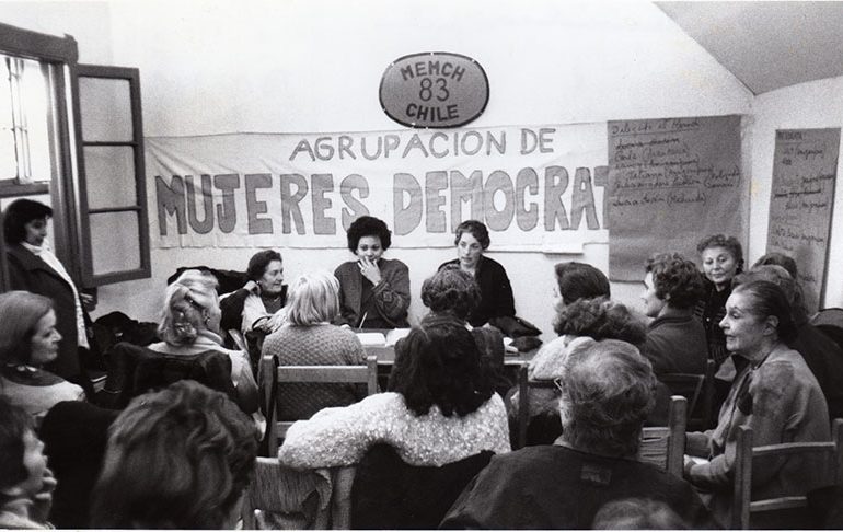 Muestra fotográfica destaca a mujeres que lucharon por recuperar la democracia en Atacama