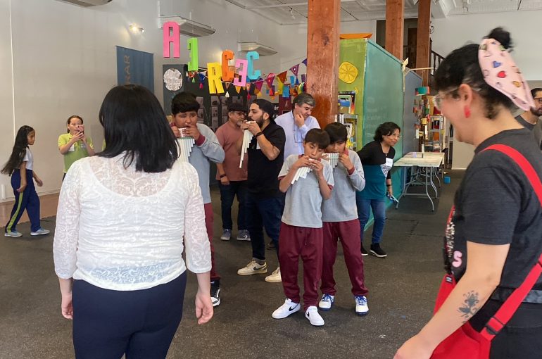 Estudiantes de María Elena, San Pedro de Atacama y Antofagasta se reúnen para compartir experiencias en Educación Artística