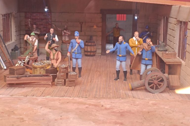 Artesano Cristian Agüero presenta tres nuevos dioramas de la historia de Atacama