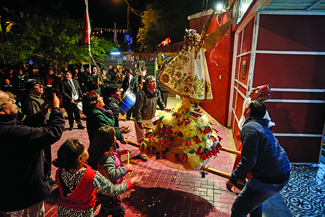 Lanzan Foto Libro “Promesantes, tradición popular de la comuna de María Elena”