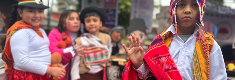 Establecimiento educativo realizó exitosa muestra intercultural en plaza de armas de Monte Patria