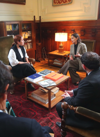 Chile y Uruguay firman acuerdo de coproducción audiovisual para fortalecer el cine y la cultura entre ambos países