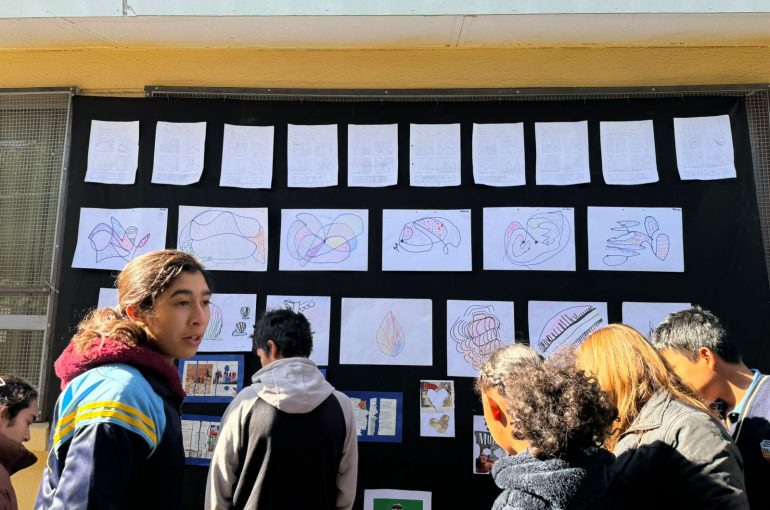 Estudiantes de la Escuela Luz Lanza Pizarro exhibieron muestra de collage inspirada en los ritmos latinoamericanos