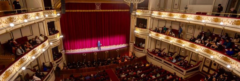 Ministra de las Culturas encabeza inauguración del Teatro Municipal de Iquique y visita obras de restauración en Humberstone
