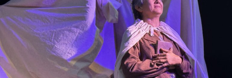 Seremi de las Culturas finalizó celebración del Mes del Libro con  presentación de obra teatral “Una Gabriela Mistral entre Líneas” de Teatro Patrimonial en liceo CEIA de Antofagasta