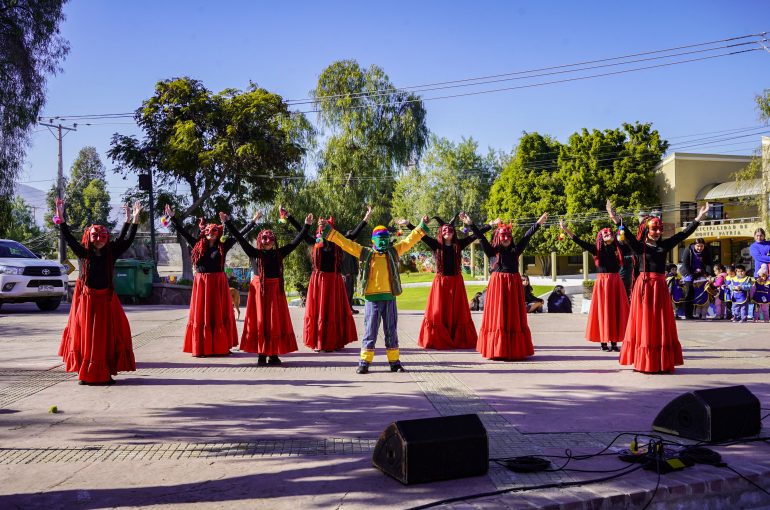 Colegio República de Chile realizó nueva versión de la Feria de la Multiculturalidad Nacional