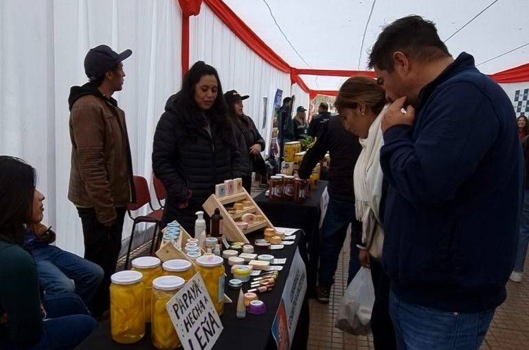 Se plantó el primer papayo en la Plaza de Armas como símbolo de su identidad